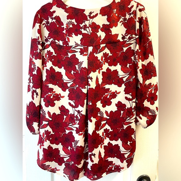 Preview. Red flower blouse. size 14. - Picture 7 of 8